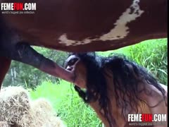 [ Mature horse sex ] Brunette babe with big natural tits sucking on a huge horse cock